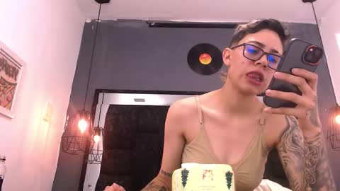 Eva cute online show from March 4, 7:00 pm