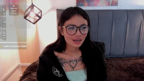 Snapshot of eva_rosee_ chatting on October 4, 12:25 pm Eva   Emily online show from October 4, 12:25 pm