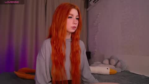 Snapshot of evaa_moonn_ chatting on December 17, 7:18 am Eva online show from December 17, 7:18 am