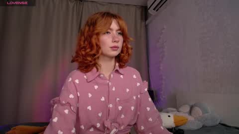 Snapshot of evaa_moonn_ chatting on October 6, 2:07 am Eva online show from October 6, 2:07 am