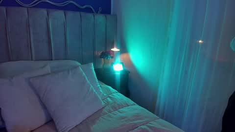 julieth online show from April 15, 8:09 pm