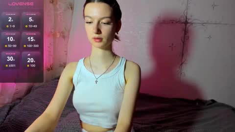 Hi Im Eva - welcome to my room online show from December 17, 4:36 pm
