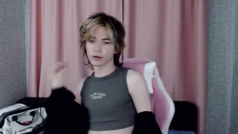 evan_reinhart online show from October 2, 6:28 pm