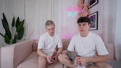 Snapshot of evan_white_ chatting on March 9, 3:05 pm evan_white_ online show from March 9, 3:05 pm