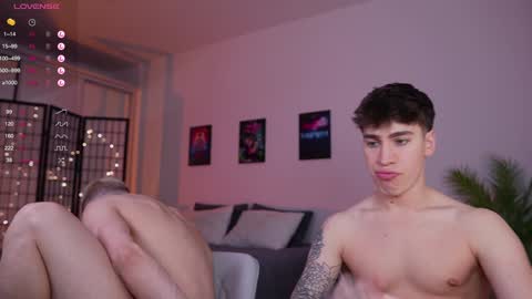 Snapshot of evan_white_ chatting on January 19, 6:00 pm evan_white_ online show from January 19, 6:00 pm