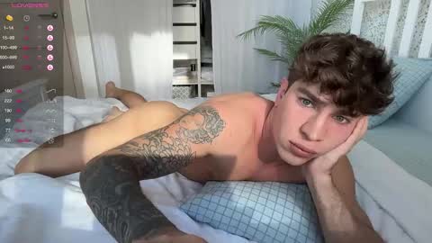 Snapshot of evan_white_ chatting on September 9, 7:19 am evan_white_ online show from September 9, 7:19 am