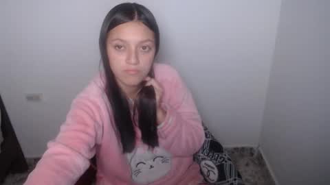 evangeline_petite online show from May 19, 4:19 am