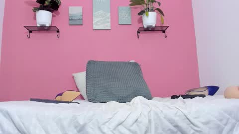 evapalmer_1 online show from September 30, 12:48 pm