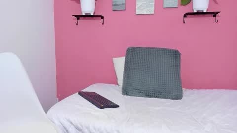 evapalmer_1 online show from September 27, 12:47 pm