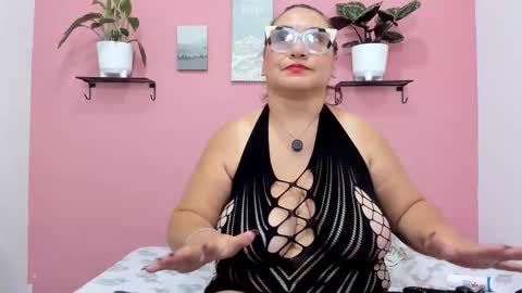 evapalmer_1 online show from October 9, 2:11 pm