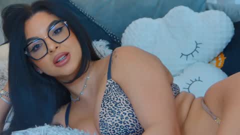 evareyss online show from February 6, 9:53 am