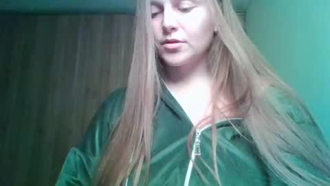 evasapples2026 online show from February 12, 11:30 pm