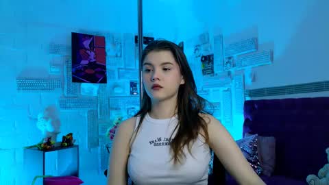 Snapshot of evathopson chatting on March 10, 12:49 pm Eva  next stream -  - 1600 UTC2000  online show from March 10, 12:49 pm