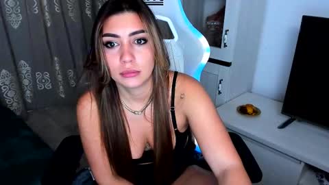 eveeevian online show from February 21, 5:09 pm