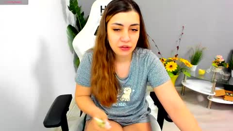 eveeevian online show from June 8, 1:45 pm