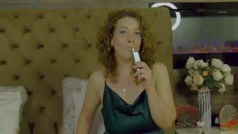 EveHamilton online show from October 10, 9:19 pm