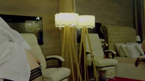 EveHamilton online show from October 2, 8:18 pm