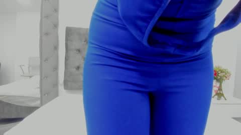 evelin__thompsson online show from May 13, 4:00 am