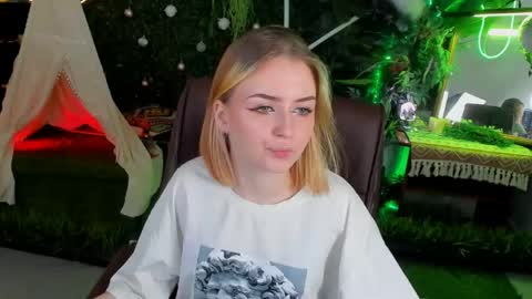Evelina online show from May 26, 9:48 am
