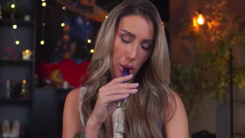 Evelyn online show from February 22, 7:27 pm