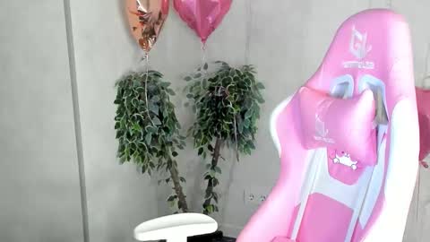 Elizabeth online show from February 26, 5:49 pm