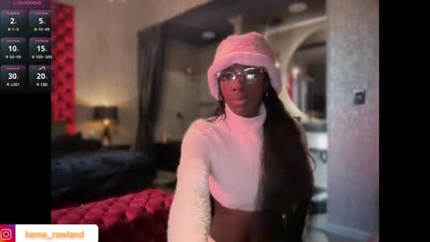 E V E L Y N  online show from February 2, 12:35 pm