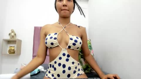 Snapshot of evelyn_morgan1 chatting on October 25, 12:44 am evelyn_morgan1 online show from October 25, 12:44 am