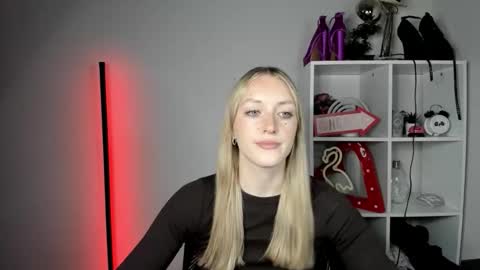 evelynblond online show from June 9, 12:49 pm