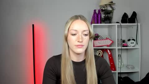 evelynblond online show from May 14, 1:42 pm