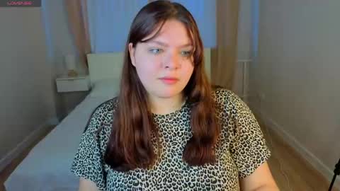 Evelyne Loo online show from May 10, 1:23 am