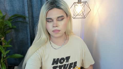 evelynn smith online show from January 18, 11:00 pm