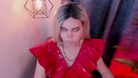 evelynn smith online show from February 11, 8:31 pm