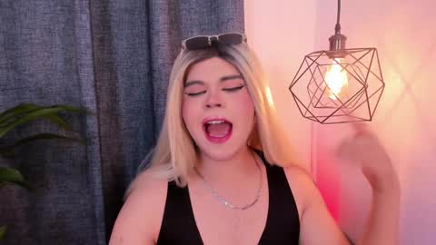 evelynn smith online show from January 17, 12:21 pm