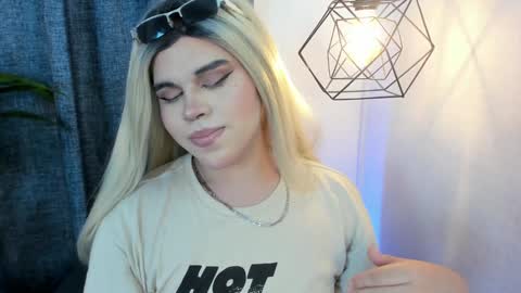 evelynn smith online show from January 18, 7:58 pm