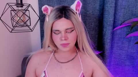 evelynn smith online show from February 21, 9:00 pm