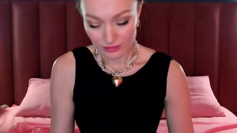 Evelyn online show from April 7, 5:09 am