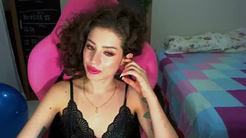 eveonly online show from December 17, 11:27 pm