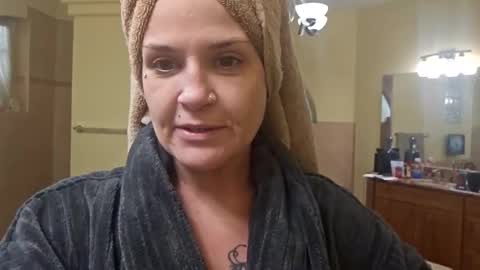 Aly online show from November 6, 9:40 pm