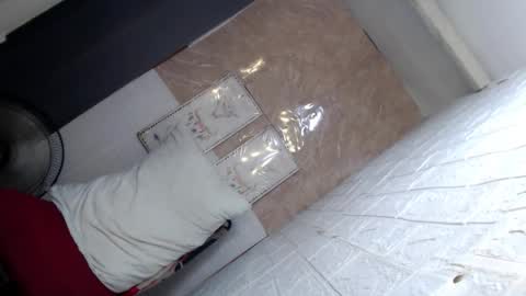 Snapshot of eves_candy chatting on September 17, 5:33 am Chloe mae online show from September 17, 5:33 am