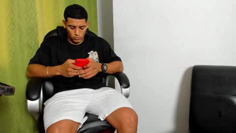 luis online show from March 29, 3:13 pm