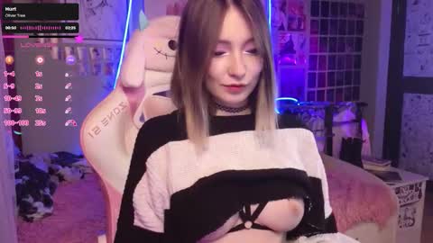 Evie online show from December 4, 8:30 pm