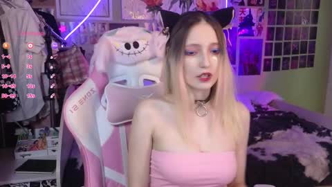 Evie online show from February 22, 9:04 pm