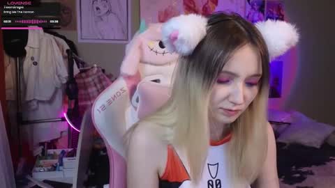 Evie online show from February 12, 8:29 pm