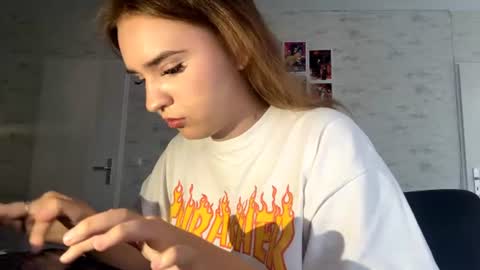 Bella online show from July 30, 5:46 pm