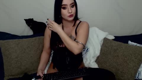 EvvaDomme online show from February 2, 12:57 pm