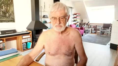 Naaktloper online show from July 8, 3:59 pm