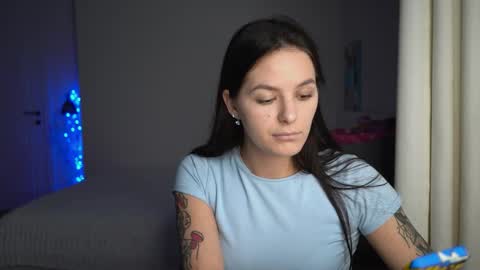 ewelynscott online show from November 17, 5:59 pm