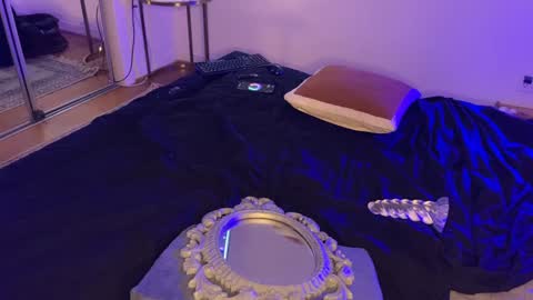 exhibitp online show from February 5, 5:53 pm