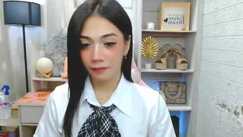 exotictssavie online show from November 12, 12:24 am