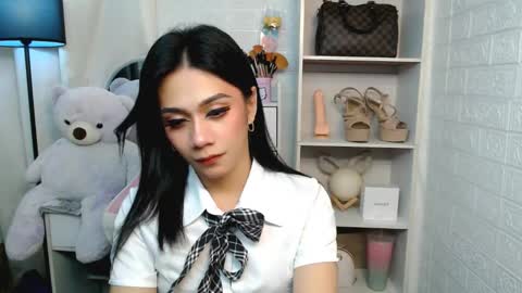 exotictssavie online show from February 25, 5:19 pm